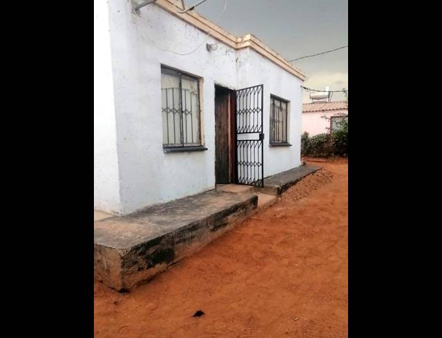4 BEDROOM HOUSE FOR SALE IN VLAKFONTEIN